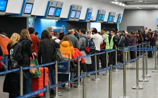 El paro de los gremios aeronáuticos de este viernes y sábado afectará a más de 30.000 pasajeros