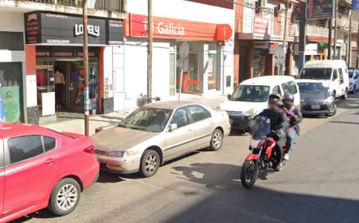 Estaba por depositar $20 millones en un banco y un delincuente le robó el bolso en la zona de los cajeros