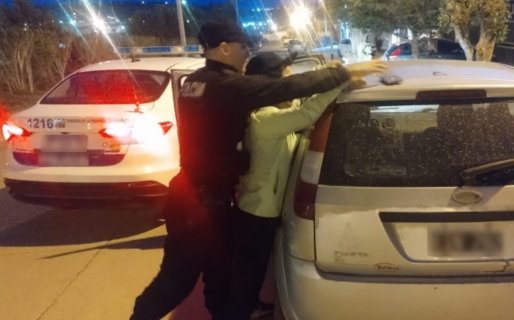 Detuvieron a un hombre por conducir un auto robado