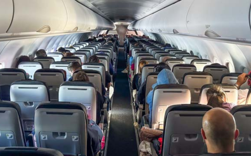 Un pasajero argentino agredió a un tripulante en un vuelo a Cancún y lo demandarán por 30 mil dólares