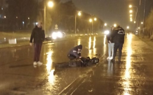 “Pasó un semáforo en rojo, chocó a mi hijo y lo dejó tirado”