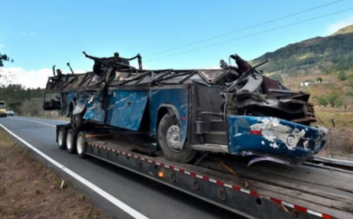 Murieron 25 niños al chocar un colectivo camino a una celebración religiosa