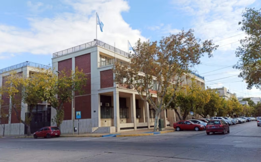 Un hombre se “enterró vivo” en la puerta de Tribunales para exigir que el asesino de su hijo vaya preso