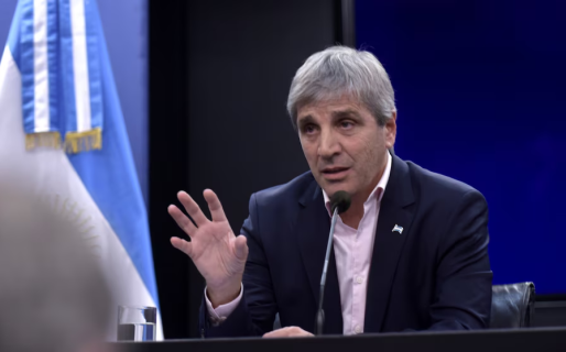 Caputo defendió el ajuste y dijo que sin el plan económico actual la pobreza hubiera llegado hasta el 90 por ciento