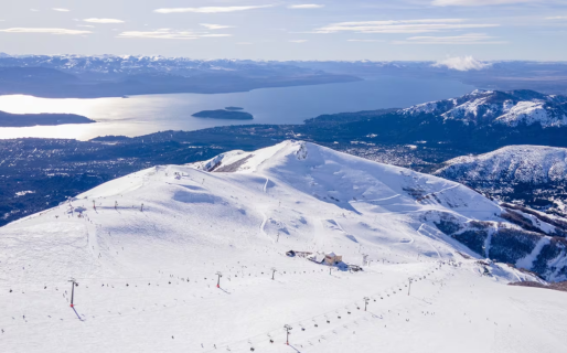 Hallaron con vida a otro turista que estaba desaparecido tras la avalancha en Bariloche: logró sacar un brazo de la nieve y llamar al 911