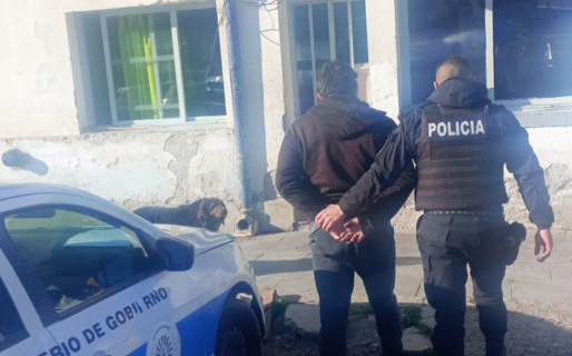 Caminaba por el barrio Ceferino y tenía pedido de captura