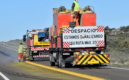 Comenzaron las tareas de señalamiento horizontal en la Ruta N°3 entre Comodoro y Trelew