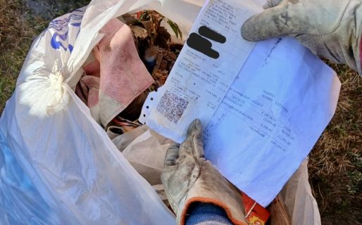 Tiraron basura detrás de una vecinal y lo “escracharon” en redes sociales