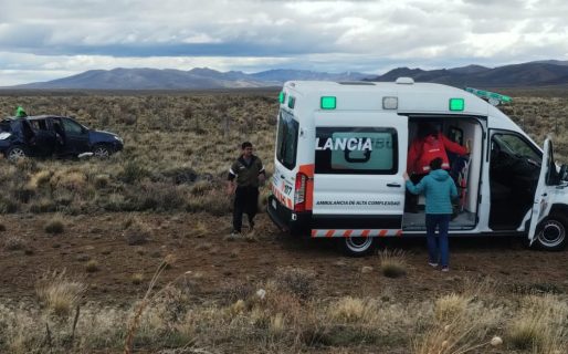 Iba con sus hijos en el auto, se quedó dormida y volcó