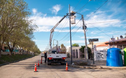 La SCPL continúa con el plan de ordenamiento general y avanza en el mejoramiento de iluminación LED en Comodoro