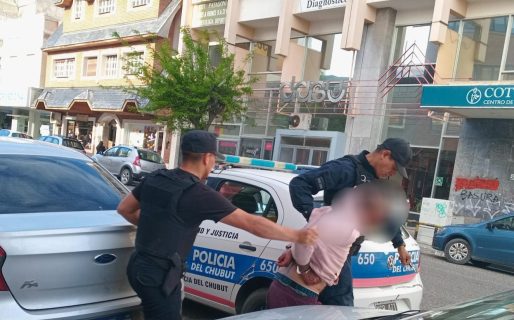 Los detuvieron por estar borrachos causando desorden en la vía pública