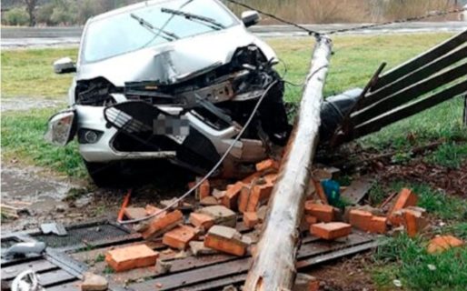 Un vehículo despisto en la Ruta 40 y terminó en una vivienda