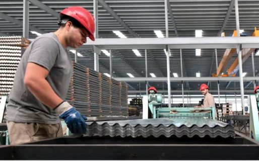 Mientras que la industria mostró un leve signo de recuperación en agosto, la construcción volvió a caer