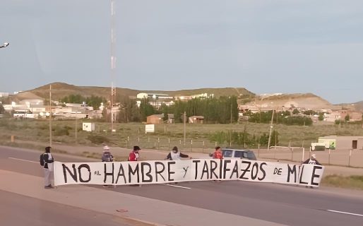 Protesta en la Ruta: Militantes de izquierda bloquean el paso en rechazo a Milei