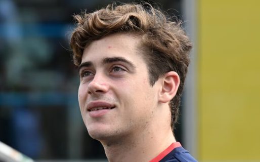 Franco Colapinto quedó conmovido por el retrato que pintó un artista comodorense sobre un billete