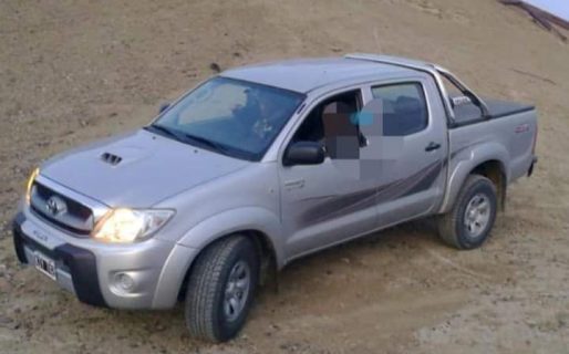 Lo obligaron a entregar las llaves y le robaron su camioneta