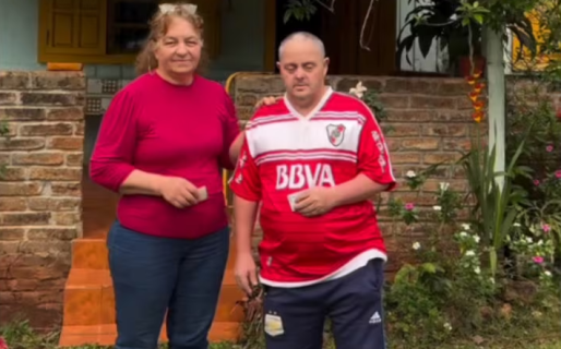 El conmovedor gesto de Juanfer Quintero: pagará la operación de un hincha de River que perdió la vista