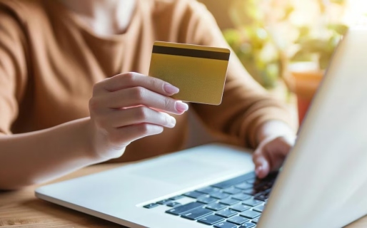 Dólar turista: con demora, la AFIP activa la devolución de percepciones por pagos en moneda extranjera para 300.000 contribuyentes