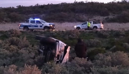 Un Joven neuquino volcó en Ruta 3 tras esquivar a un zorro: no sufrió lesiones