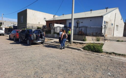 Detienen a un sujeto por romper la luneta de una EcoSport