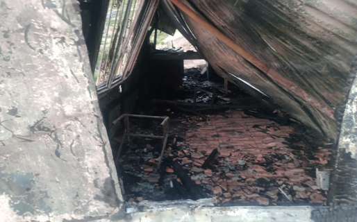 Piden colaboración para ayudar a una pareja que perdió todo en un incendio