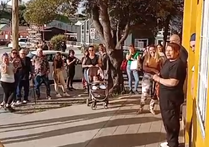 La emotiva sorpresa para una trabajadora de una panadería de Km3