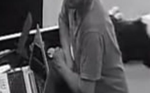 Le robaron su tarjeta de crédito y se encontró con el ladrón en un comercio