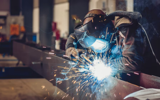 La actividad de las pyme industriales cayó 6,6% interanual en septiembre, pero creció 3,7% respecto de agosto