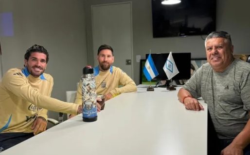 Chiqui Tapia compartió su habitual foto con Lionel Messi y Rodrigo De Paul antes de Perú