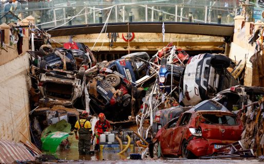 Ya son más de 200 muertos por las inundaciones en Valencia y crece el temor por los saqueos