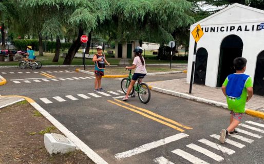 Un vecino corrió a un nene que hacía “ring raje”, lo tiró al suelo y le pegó cinco patadas