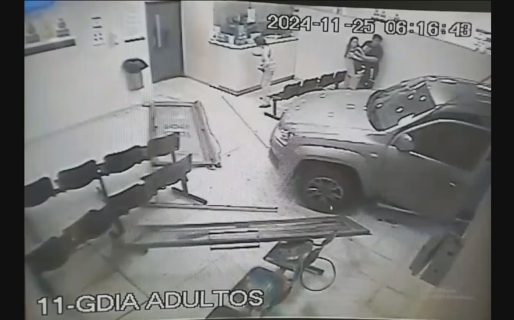 Un hombre entró con su camioneta a un hospital porque tardaban en atenderlo