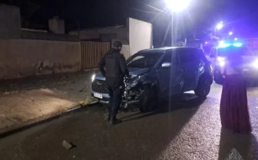 Chocaron, se escaparon y dejaron los autos en el medio de la calle