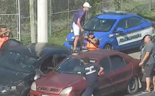 Robó un auto, saltó sobre el techo de otro para escapar y se burló de la policía