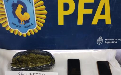 Los pararon en la ruta y descubrieron que llevaban mas de medio kilo de marihuana