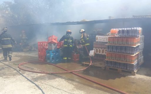 Quemaban basura al aire libre y casi provocan el incendio de una vivienda