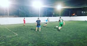 Un joven de 19 años se golpeó la cabeza contra una pared mientras jugaba al fútbol y terminó internado