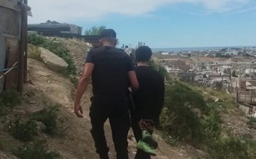 Un menor de edad le robó la cartera a una mujer, intentó huir pero fue detenido