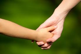 Buscan una familia para adoptar a dos niñas de 3 y 9 años