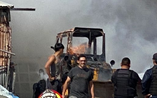 Voraz incendio en el Stella Maris: se habría incendiado una máquina vial