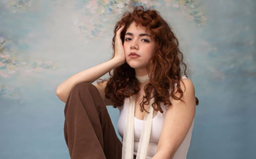 Josefina Amado lanzó su primer álbum «Regalando Vida en Flores Muertas»