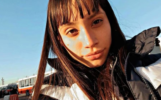 La hallaron carbonizada en la cama y la autopsia determinó que la mataron a puñaladas