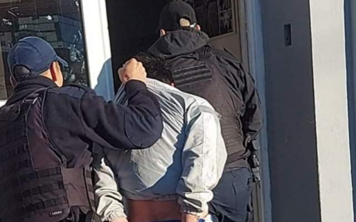 Fue arrestado por causar problemas en un negocio