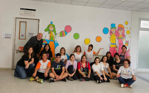 Pintaron un mural en homenaje a los payamédicos en el Hospital Alvear