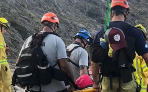 Estudiantes y profesores tuvieron que ser rescatados de un cerro por intoxicación