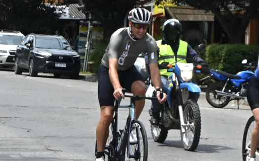 Furor por la participación de Scaloni en una carrera de ciclismo de 110 kilómetros