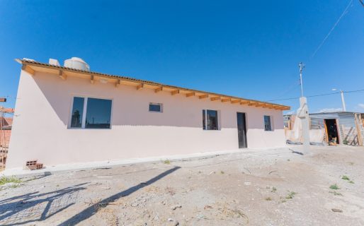 Entregaron una vivienda social a una familia del barrio Don Bosco de Km.8