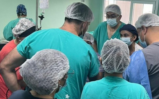 Un bebé de 40 horas fue operado con éxito por cirujanos del Hospital Regional