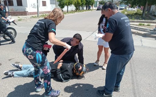Motociclista herida tras chocar con una camioneta