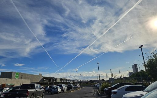 Las líneas en el cielo que se vieron en Comodoro y llamaron la atención de los usuarios
